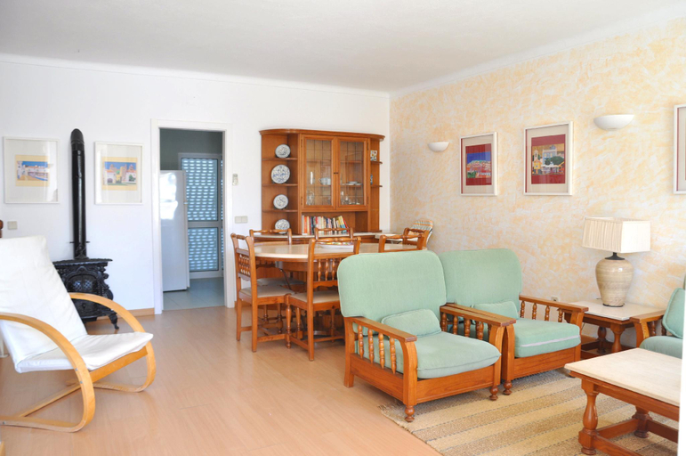 Others 4, A modern, comfortable and well equipped linked villa with private pool and Ac, Loulé