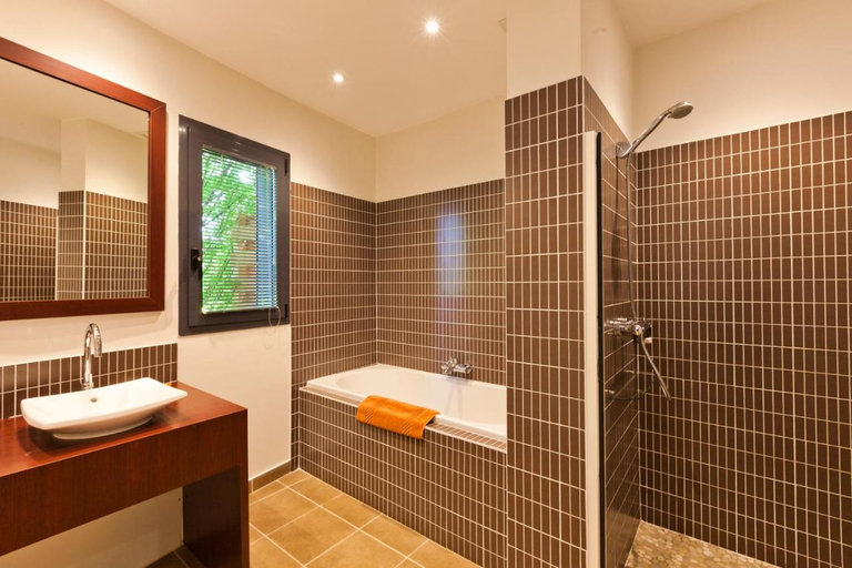 Bathroom 3, Logis Auberge de Chavannes, Jura