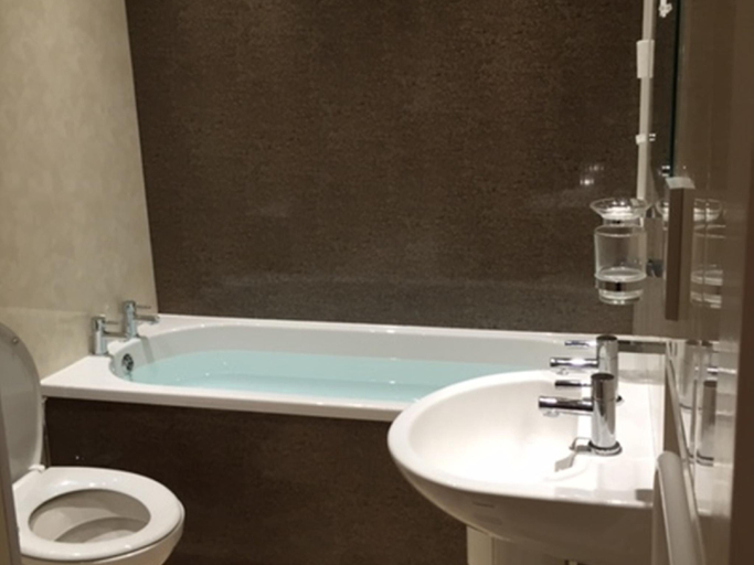 Bathroom 4, Hardwicke Hall Manor Hotel, Durham