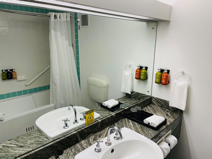 Bathroom 13