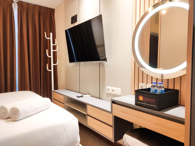 Bedroom 2, Comfy Studio at Vida View Makassar Apartment By Travelio, Makassar