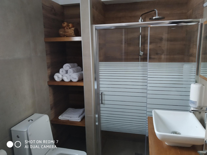 Bathroom 2, Comfortable newbuilt 2 Bedroom Apartment, 15 meters from the sea, South Aegean