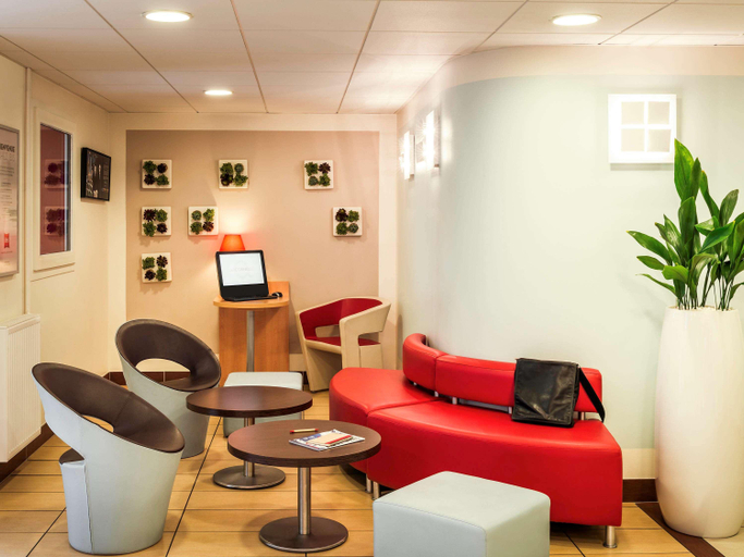 Public Area 2, ibis Massy, Essonne