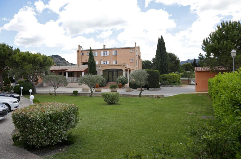 Exterior & Views 2, Logis Hôtel l'Etape, Bouches-du-Rhône