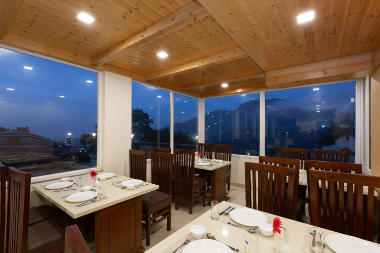 Food & Drinks 5, Hotel Wild Wood - 5 Minutes Walk to Mall Road, Dehradun