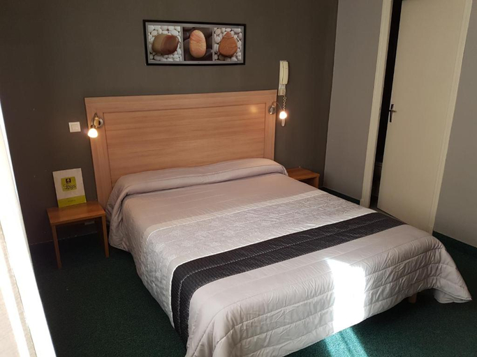 Bedroom 5, Hotel Du Midi, Aveyron