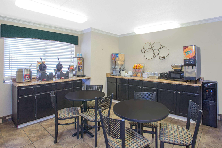 Food & Drinks 4, Super 8 by Wyndham Barstow, San Bernardino