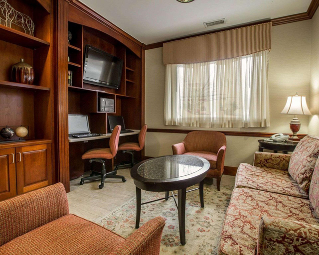Public Area, Suites Biltmore East, Buncombe