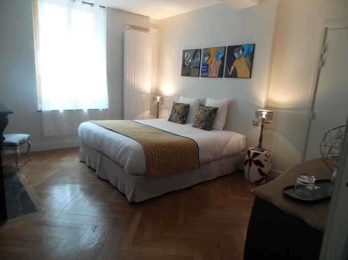 Bedroom 2, La Cour Carrée, Aude
