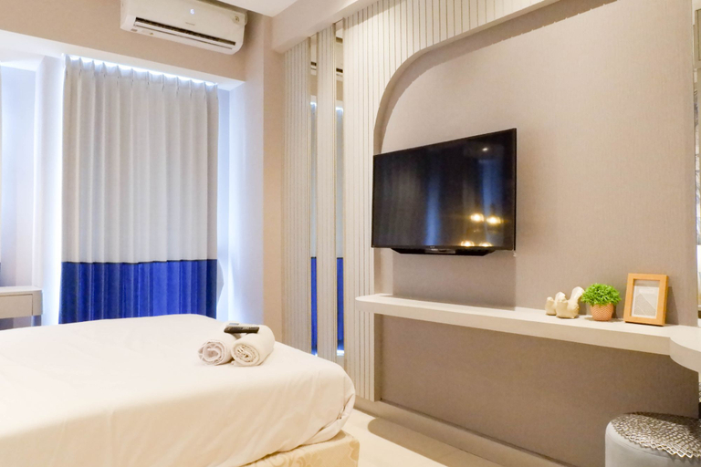 Bedroom 2, Grand Luxurious and Spacious Studio at Benson Supermall Mansion Apartment By Travelio, Surabaya