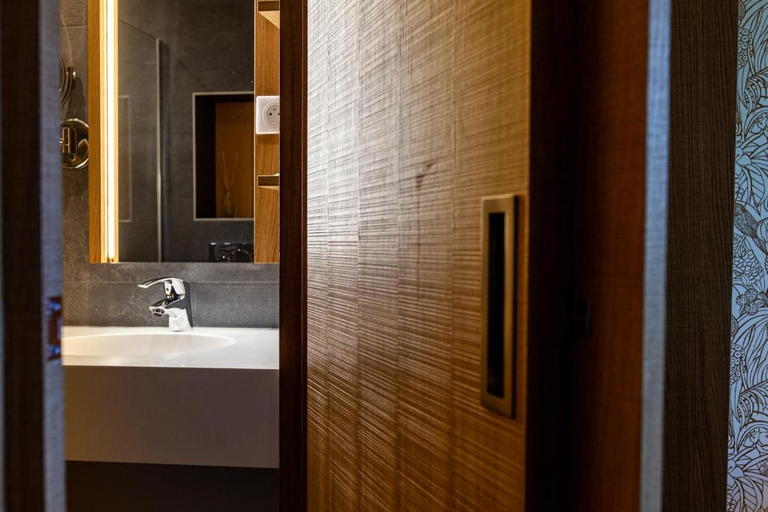 Bathroom, Logis Hotel de la Tour, Haute-Loire