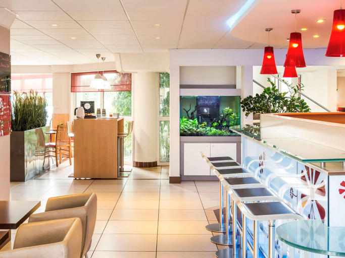Public Area 2, ibis Massy, Essonne
