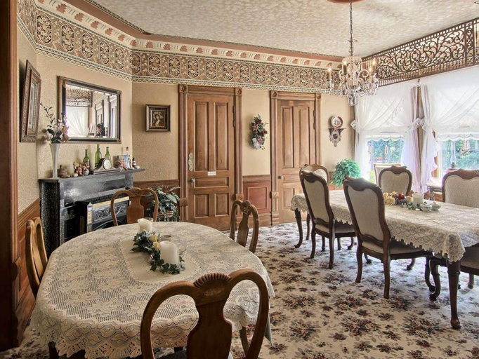 Food & Drinks, Grand Victorian B&B Inn, Antrim