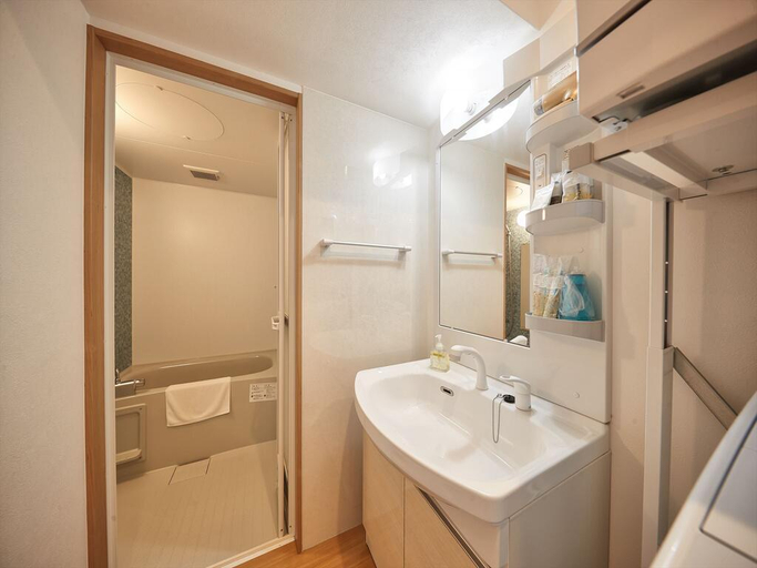 Bathroom 2, M's Stay Okinawa, Chatan
