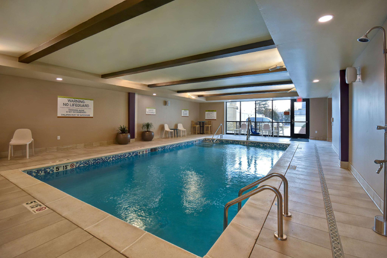 Sport & Beauty 4, Home2 Suites by Hilton - Bowling Green, Wood