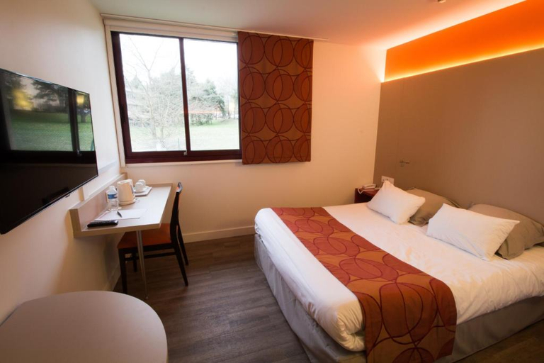 Bedroom 2, Logis Hotel de l'Isle, Isère
