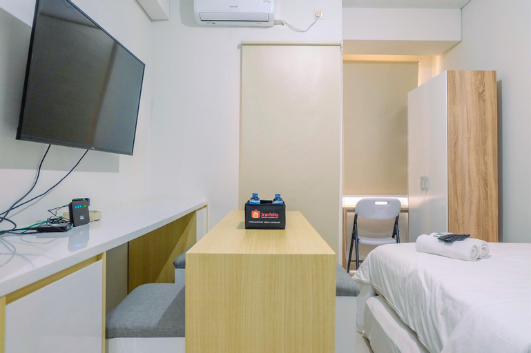 Bedroom 2, Simply and Homey Studio Transpark Cibubur Apartment By Travelio, Depok