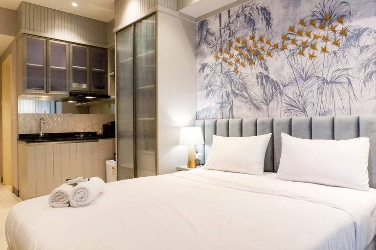 Bedroom 3, Grand Luxurious and Spacious Studio at Benson Supermall Mansion Apartment By Travelio, Surabaya