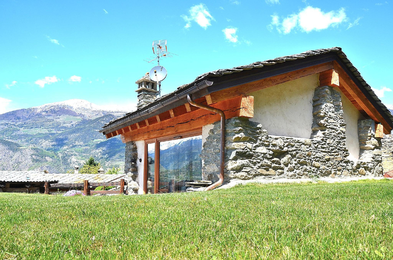 Others 3, Holiday house with garden and enchanting view, Aosta