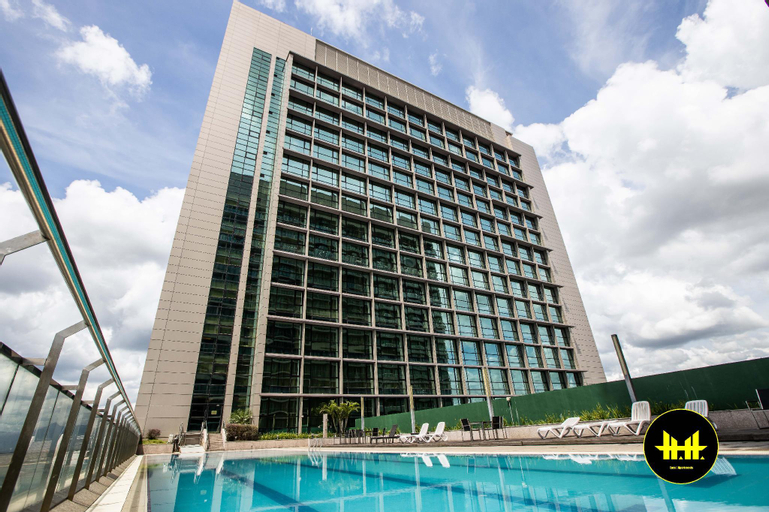 Exterior & Views 24
