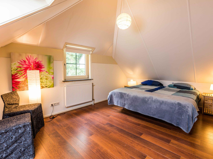 Bedroom 2, Luxurious villa with dishwasher, in the nature of De Veluwe, Ede