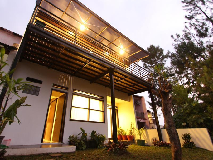 De Reiz Villa Kesuma Syariah, 3 BR, View ke Bukit, Bandung
