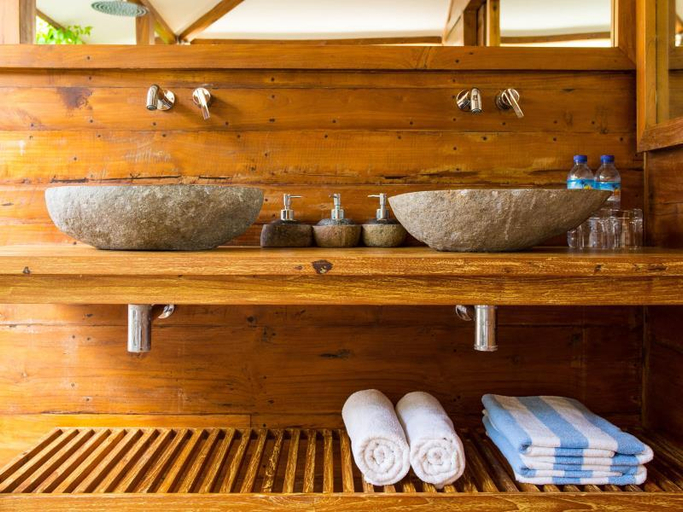 Bathroom 5, Gili Teak Beach Front Resort, Lombok