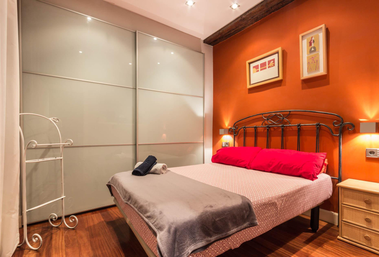 Bedroom 2, Casa txema in the old town by The Urban Hosts, Vizcaya