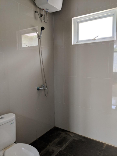 Bathroom, Modern 3 Bedroom Villa in a Private Complex, Bogor