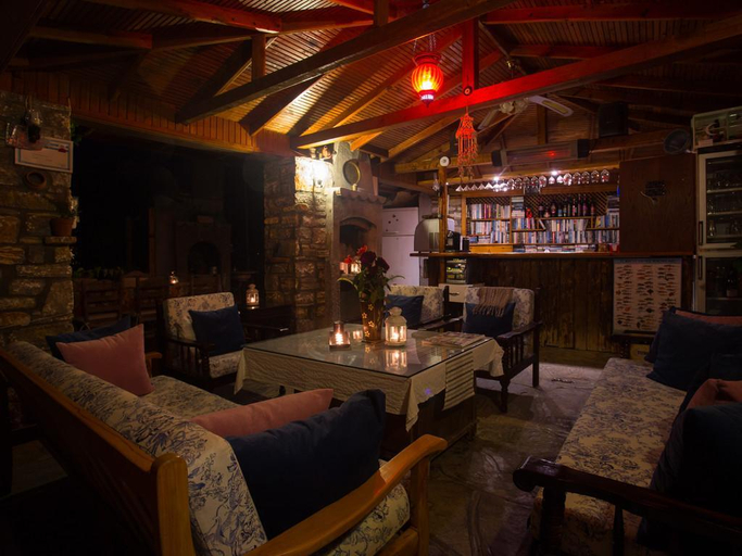 Food & Drinks 3, Villa Vali, Ula