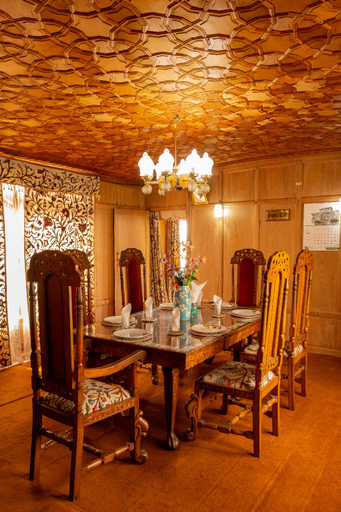 Food & Drinks 3, Houseboat New Golden Flower, Srinagar