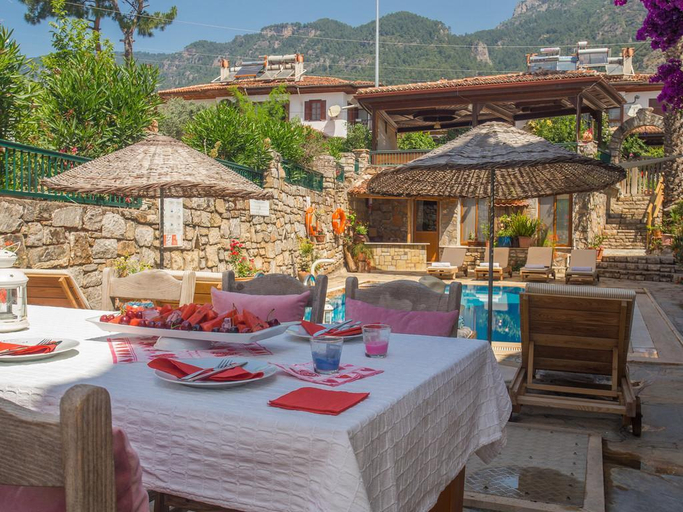 Food & Drinks 4, Villa Vali, Ula