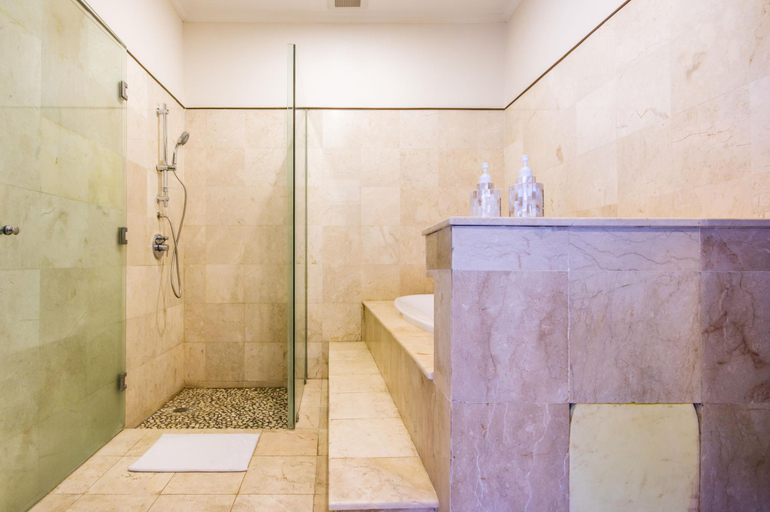 Bathroom 3, Villa Mukta Jimbaran, Badung