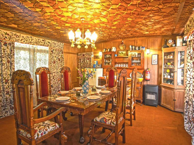 Food & Drinks 2, Houseboat New Golden Flower, Srinagar