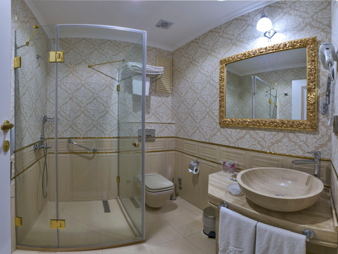 Bathroom 5, Galatower Hotel, Beyoğlu