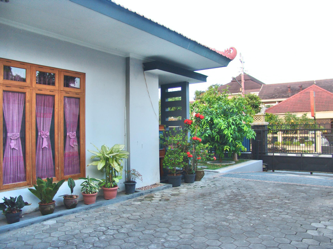 Exterior & Views 1, Jogja Classic Homestay Syariah, Yogyakarta
