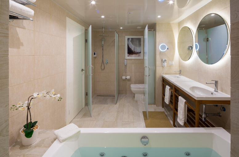 Bathroom 5, Grand Sirenis Punta Cana Resort All Inclusive, Salvaleon de Higuey