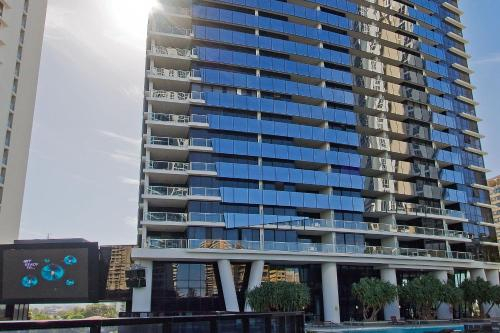 3 Bedroom Executive Apartment in the heart of Surfers with full ocean views - Sleeps 9 - Circle on C, Gold Coast