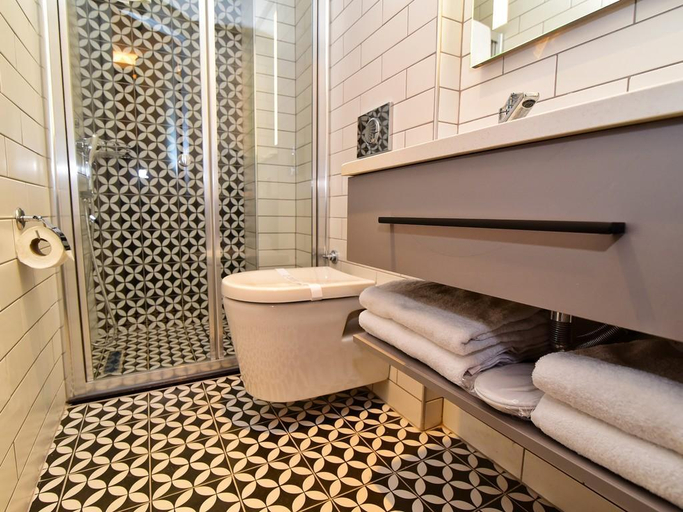 Bathroom 3, The Row Taksim Hotel, Beyoğlu