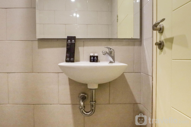 Bathroom 3, Studio Benson next to Pakuwon Mall By Travelio, Surabaya