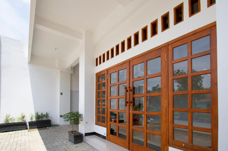 SUPER OYO 3309 Forrestâ€™inn, Kediri