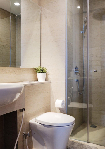 Bathroom 4, Comfy Studio Suite at Taman Anggrek Residence, West Jakarta