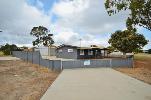 Mackie Lodge - Kalbarri, WA, Northampton