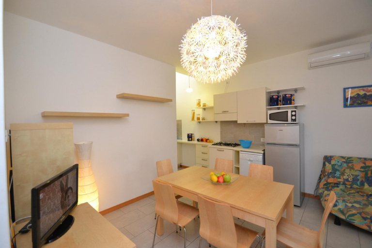 Others 5, Villa located a few meters from the center and the sea, Venezia