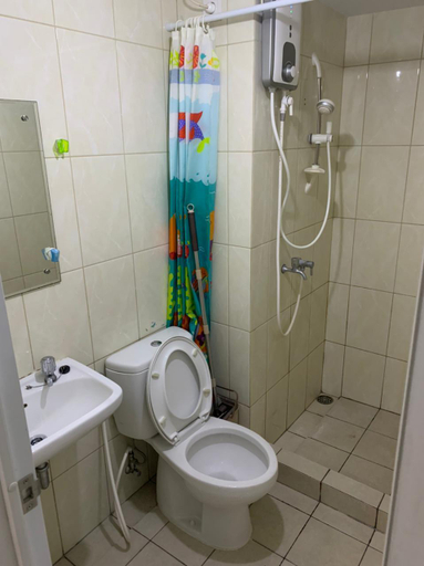 Bathroom 3, Cozy for Family 2, Bedrooms Springlake MDN Apartmn, Bekasi