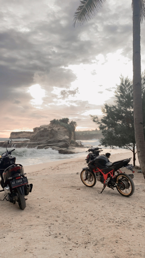 Exterior & Views 2, Rizqi Homestay, Pacitan