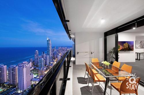 Circle on Cavill, 3 Bedroom Ocean level 57, Sleeps 8!, Gold Coast