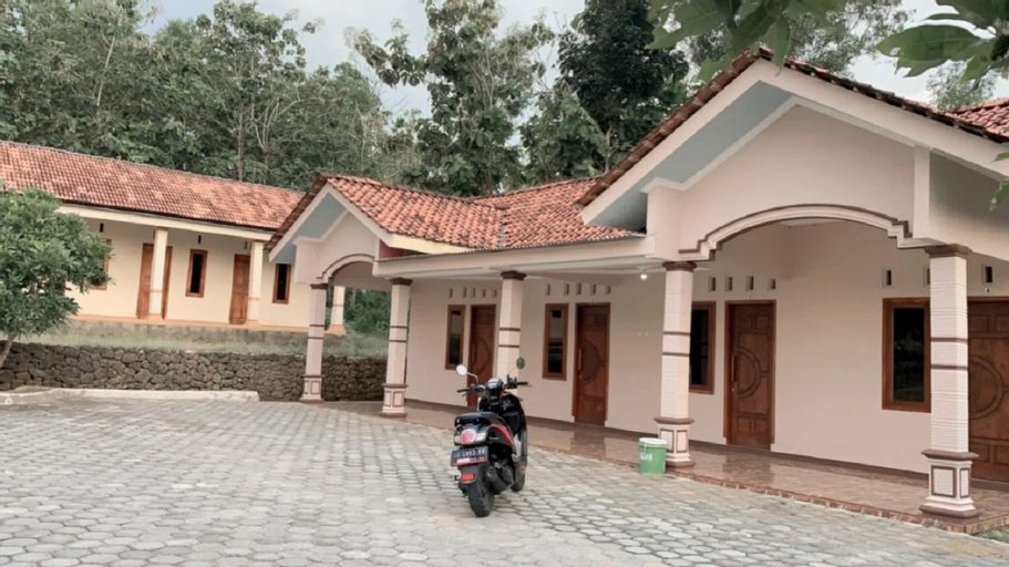 Exterior & Views 5, Rizqi Homestay, Pacitan