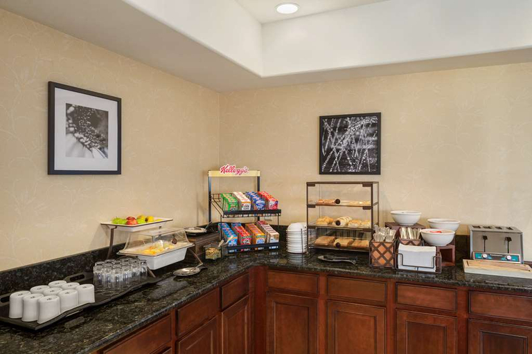Food & Drinks 5, Country Inn & Suites by Radisson Bloomington-Norma, McLean