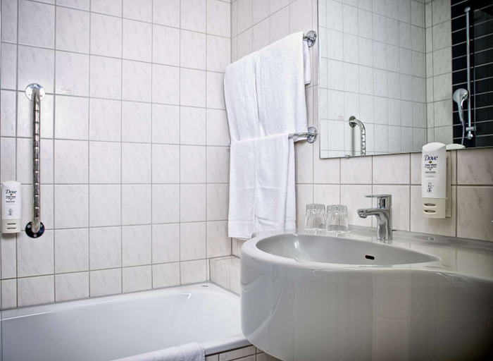 Bathroom 4, B&B HOTEL Rastatt, Rastatt